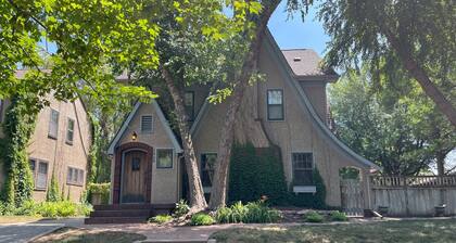Historic Twin Tudors Inn KP1404 Basment Room (KP1404BMNT)