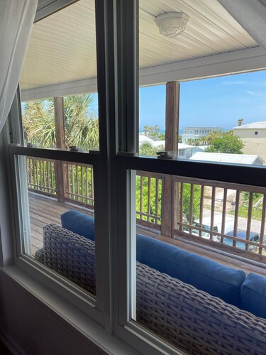 Pelican House, St Augustine, Crescent Beach.  Close to the beach & Ocean Views