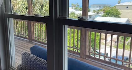 Pelican House, St Augustine, Crescent Beach. Close to the beach & Ocean Views