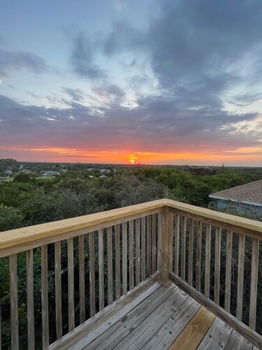Pelican House, St Augustine, Crescent Beach.  Close to the beach & Ocean Views