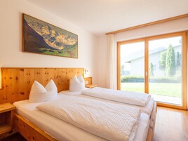 3 habitaciones, muebles diferentes y ropa de cama