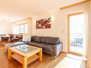 Apartment | Living area - Apartment With Fantastic View (Fuegen)