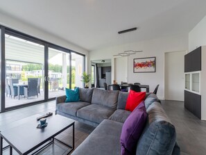 Villa | Living area - Villa With Covered Terrace and Jetty on the Water (Zeewolde)