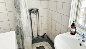 House | Bathroom - 7 Person Holiday Home in Varmdo (Fågelbrolandet)