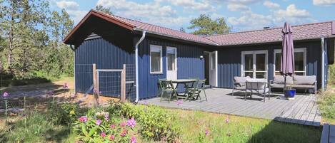 House | Outdoor dining