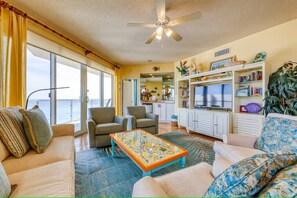 Smart TV - Discounted Rate! Shorter stays! End unit, Heated pool, Hot tub& gym. (DESTIN)