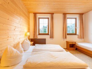 Rumah | 4 kamar tidur dan dilengkapi dengan perabotan berbeda-beda