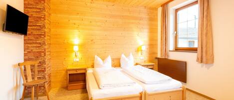 House | 4 bedrooms, individually furnished, bed sheets