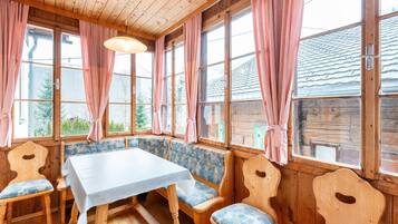 House | 4 bedrooms, individually furnished, bed sheets