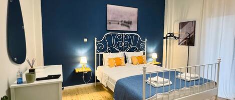 6 bedrooms, iron/ironing board, WiFi, bed sheets