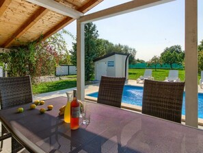 Villa | Dining - Nezakcij With Pool and Garden (Liznjan)