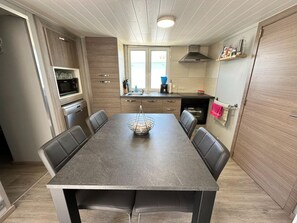 Chalet | Dining