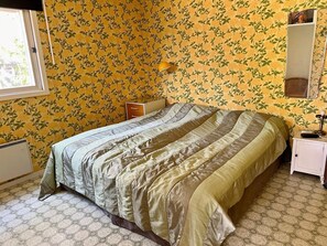 3 bedrooms, individually furnished