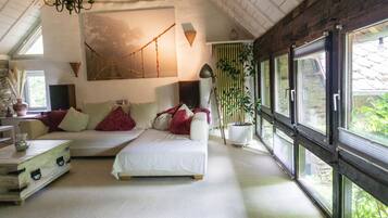 Căn hộ | 4 phòng ngủ, trang bị nội thất với thiết kế riêng biệt