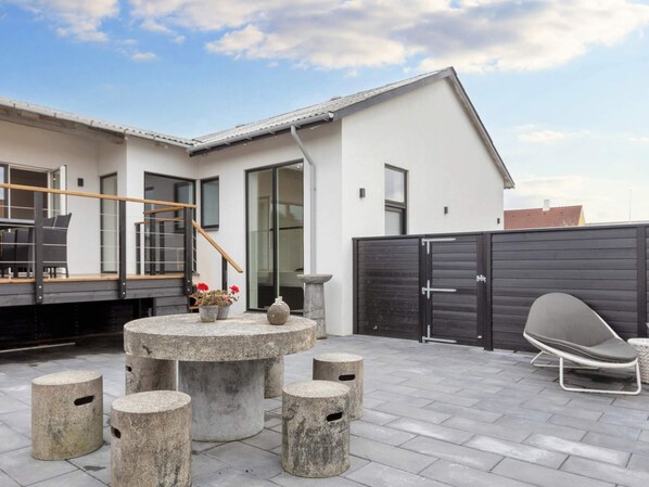 House | Outdoor dining