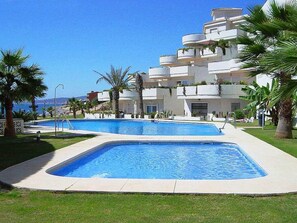 House | Pool