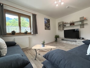 House | Living room - Chalet in Zillertal Near Ski Slopes (Ramsau im Zillertal)