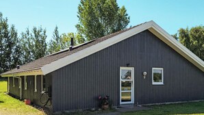 A single-story building with a gabled roof, a front door, and a small window to the right. - 4 Star Holiday Home in Nordborg (Nordborg)