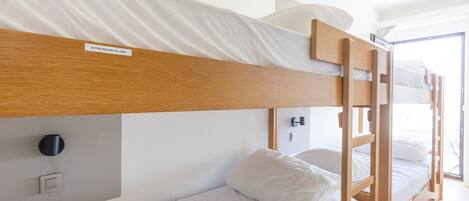 A bunk bed room with a label 'EXTRA RELING IN LADE'.