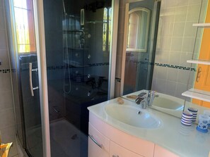 Towels - Beautiful recent house with swimming pool surrounded by flowers 1 km from the beach  (Leucate)