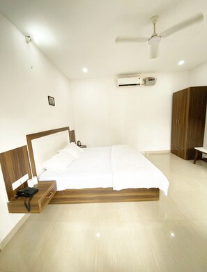 Deluxe Double Room, Non Smoking | Soundproofing, free WiFi, bed sheets - Jungle by sturmfrei Morjim (Morjim)