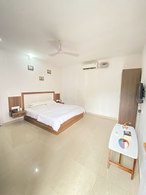 Deluxe Double Room, Non Smoking | Soundproofing, free WiFi, bed sheets