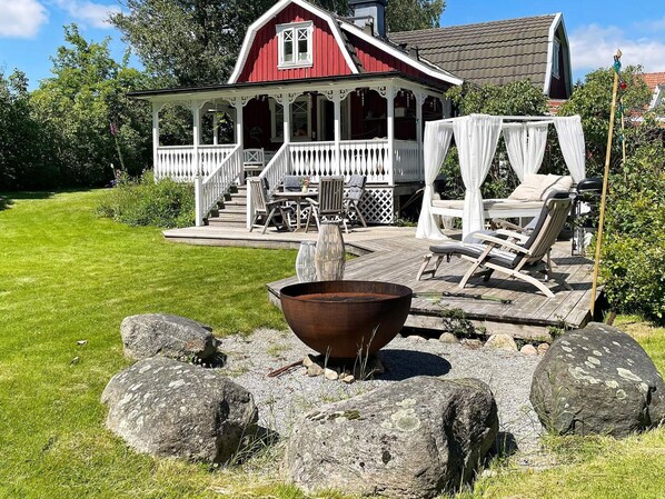 House | Outdoor dining