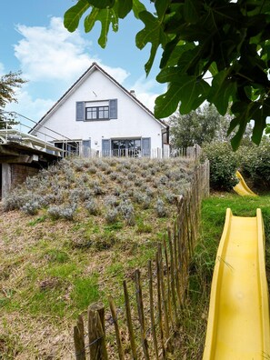 Villa | Exterior - Holiday Home Nieuwpoort Near Sandy Beach (Nieuwpoort)