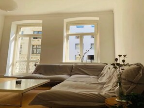 House | Living room - Inviting Holiday Home With Balcony or Terrace (Straubing)