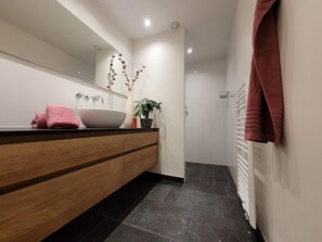 Villa | Bathroom