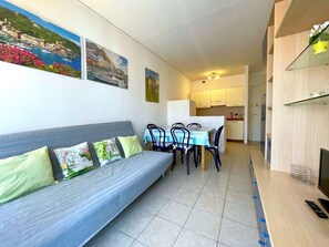 Apartment | Dining - Apartment in Caorle Near Sea Beach & Pool (Caorle)