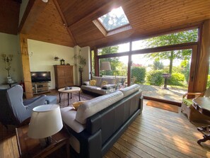 Living area - Charming Holiday Home With Garden (Rendeux)