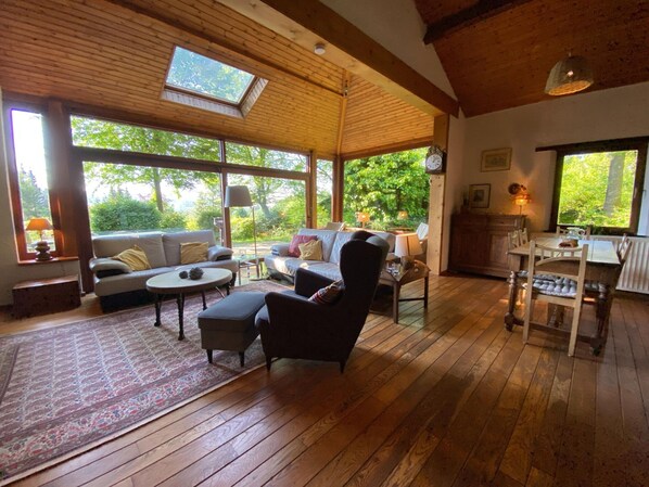 Living area - Charming Holiday Home With Garden (Rendeux)