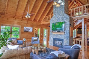 Smart-TV, Kamin, Videospiele, Tischfußball