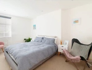 2 Schlafzimmer, Schreibtisch, Bügeleisen/Bügelbrett, WLAN