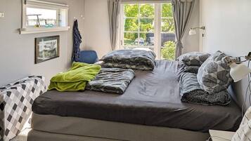House | 1 bedroom, individually furnished