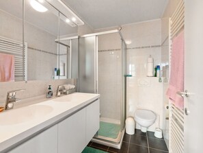 Apartment | Bathroom - Flat With Terrace & Play Area (Blankenberge)