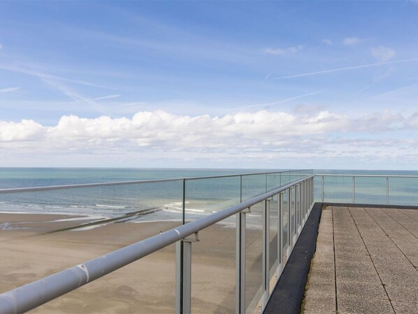 View from property - Apartment on Zeedijk With Sea Views (Middelkerke)