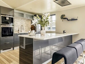 Private kitchen - Seaside Haven Retreat - By Traum Ferienwohnungen (Hals)