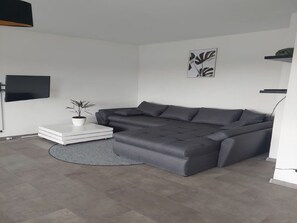 Apartment | Living area - Modern Apartment With Balcony (Würzburg)
