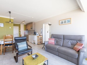 Apartment | Private kitchen | Electric kettle, toaster - Nice Apartment With Shared Pool (Middelkerke)