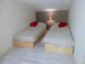 House | 3 bilik tidur, dilengkapkan perabot secara berasingan, cadar katil 