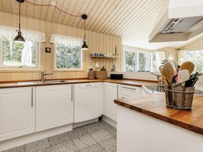 House | Private kitchen - 4 Star Holiday Home in Laeso (Læsø)