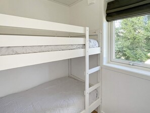 A bunk bed with a window on the right side. - 4 Star Holiday Home in Ljustero (Ljusterö)