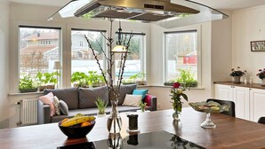 House | Dining - 5 Star Holiday Home in Ingaro (Ingaro)