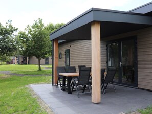 House | Dining - Chalet With Shared Pool Near Giethoorn (Blesdijke)