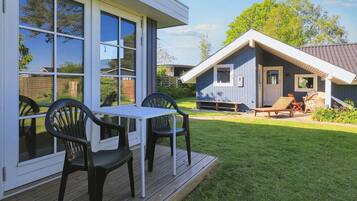 A modern house with a deck and outdoor seating area.