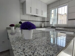 House | Private kitchen - Lavish Holiday Home With Private Pool (El Real de Gandia)