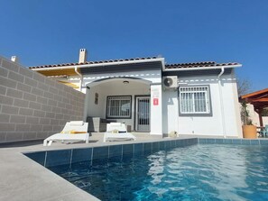 Casa | Alberca | Alberca techada y alberca al aire libre