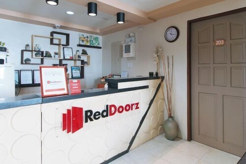 RedDoorz @ Bridgeway Hotel Tuguegarao City